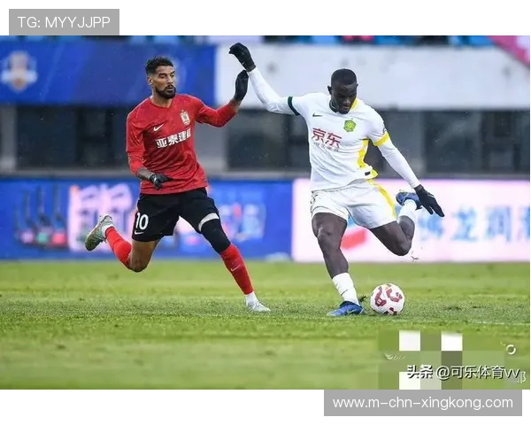 长春亚泰中路分球极具创造力,再度发动攻势 长春亚泰中路分球极具创造力,再度发动攻势